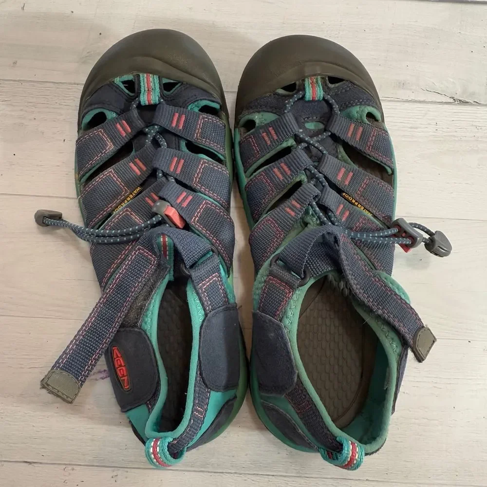 Keen‎ Newport girls pink purple teal sandals size 4